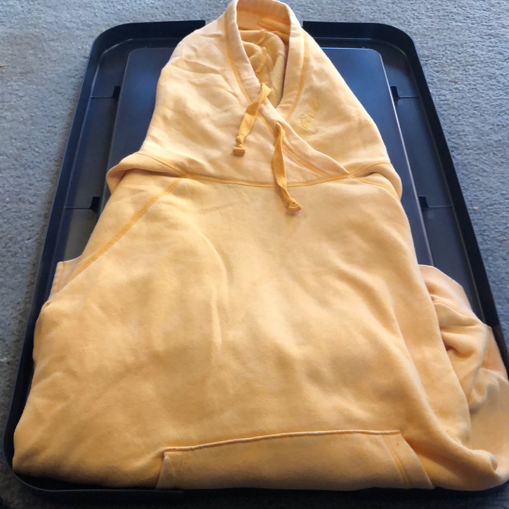 VS yellow/white hoodie
